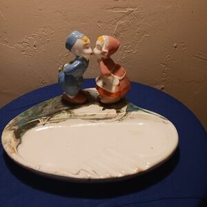 Charming Pottery Kissing Couple Figurine - Blue and Orange Ash Try Mcm